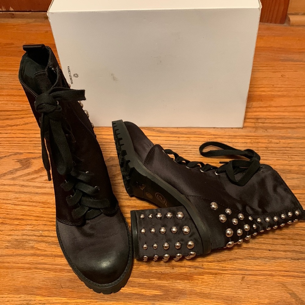 NWT Military Style Boots w/embellishments. Size 6 by Chinese Laundry